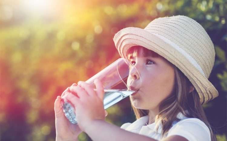  Quanta acqua è importante che bevano i bambini?